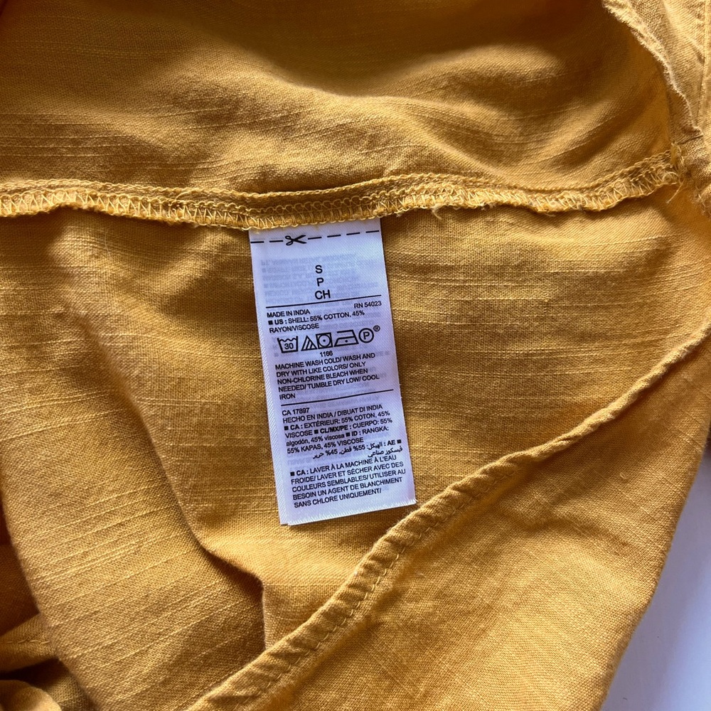 Old Navy blouse - Picture 4 of 6